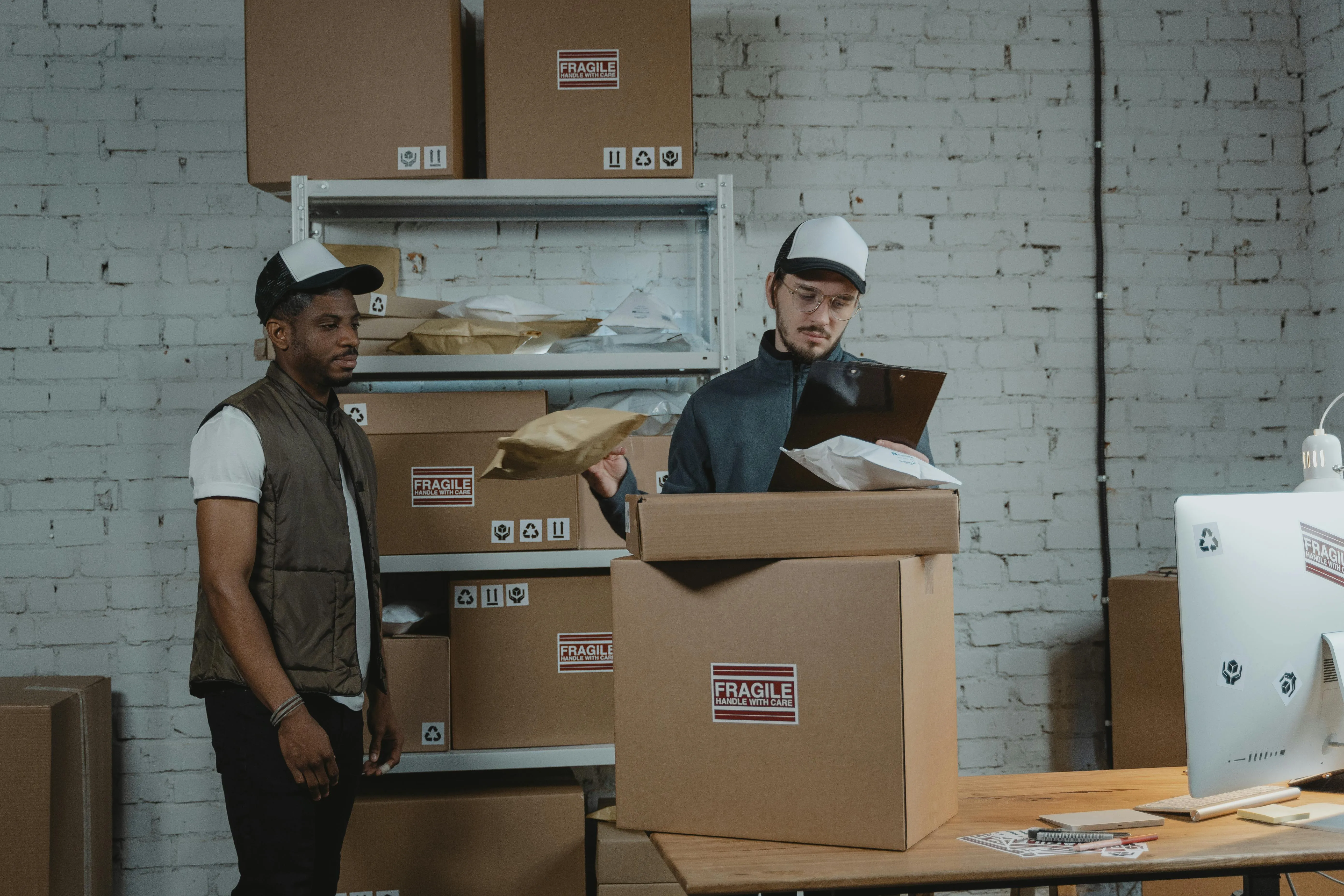 Helping Hands bei Aufbau und Logistik.