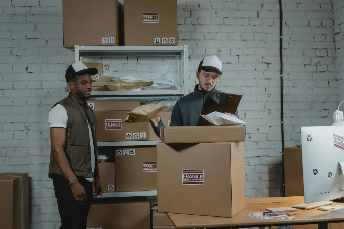 Helping Hands bei Aufbau und Logistik.