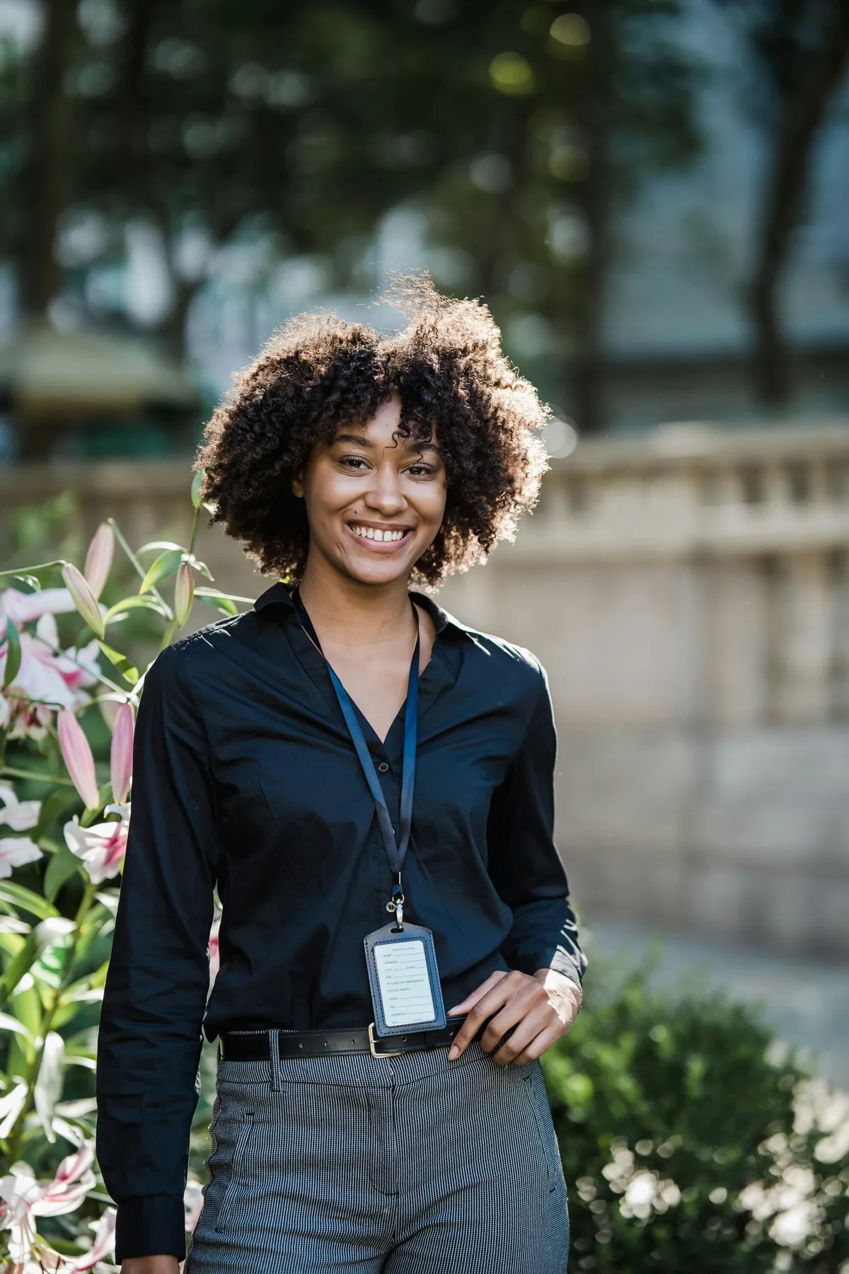 Hostess in einem professionellen Hospitality-Umfeld.